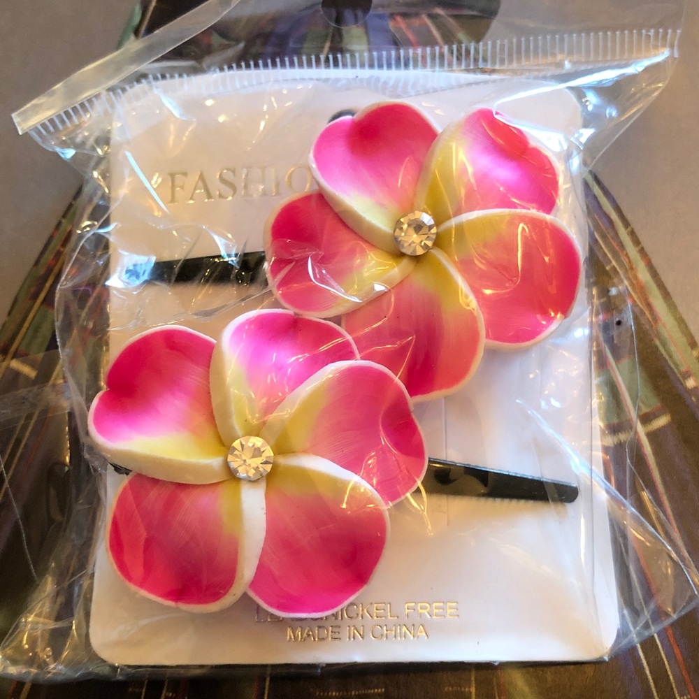 NWOT Fumo flower Pink & Yellow Plumeria Hair Clip Set.